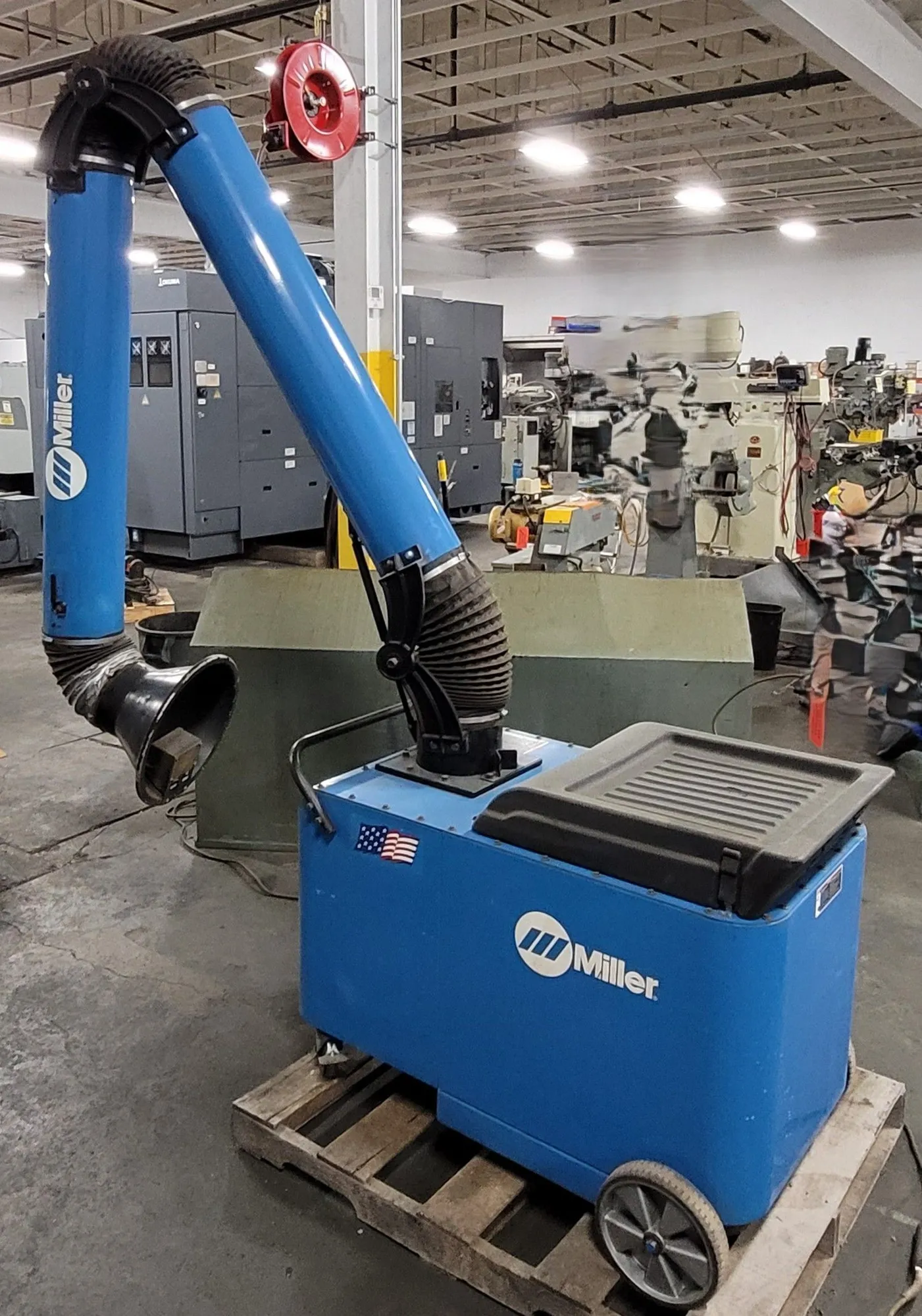 MILLER MWK-S FUME EXTRACTOR WITH SEMI-AUTOMATIC FILTER CLEANING SYSTEM - undefined