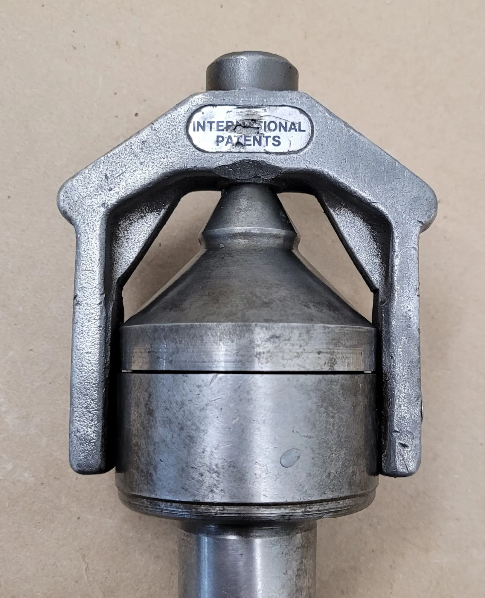 INTERNATIONAL PATENTS 4MT LIVE CENTER, OAL: 8IN, #4 MORSE TAPER - undefined