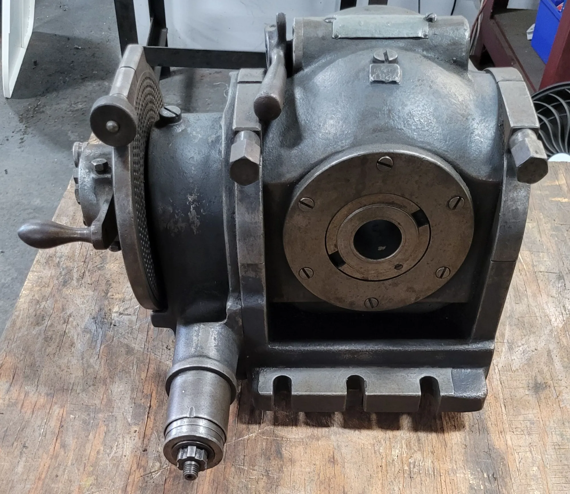 KEARNEY & TRECKER DIVIDING HEAD - undefined