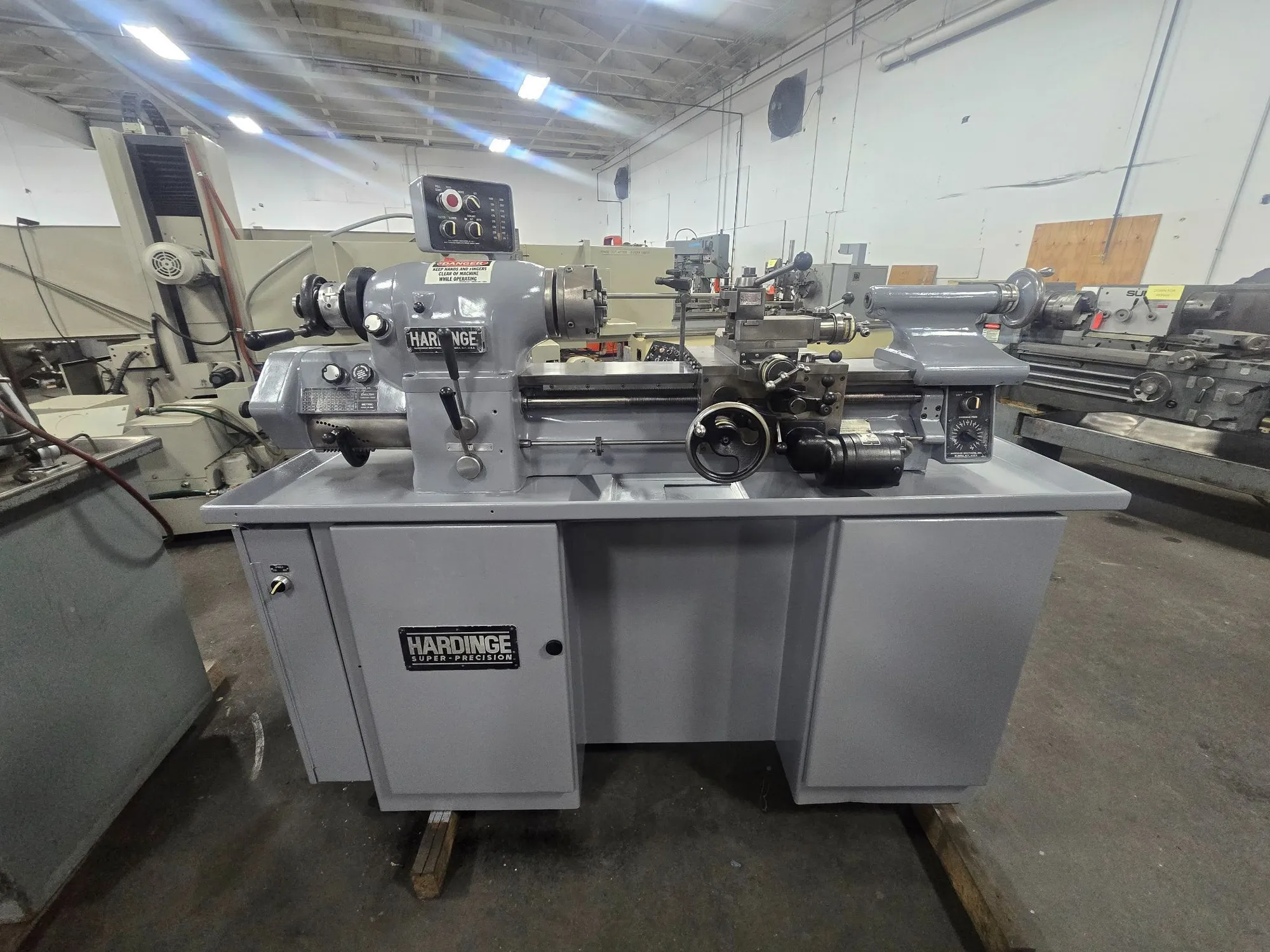 Hardinge HLV-H EM Lathe.mp4