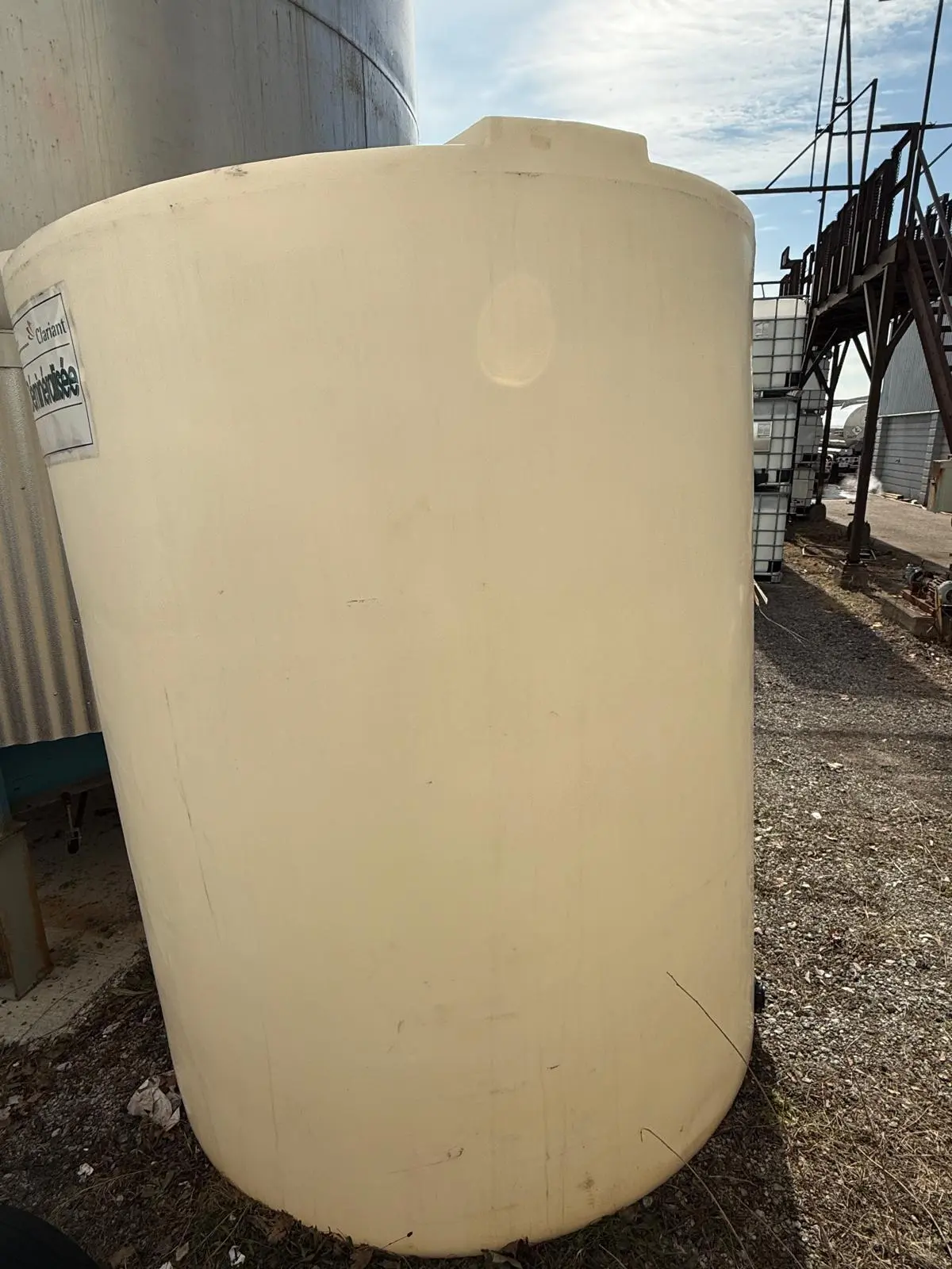 VERTICAL PLASTIC STORAGE TANK, 1200 GAL, HDPE, CYLINDRICAL, FLAT BOTTOM, 65X65X85IN, 220 LBS - undefined