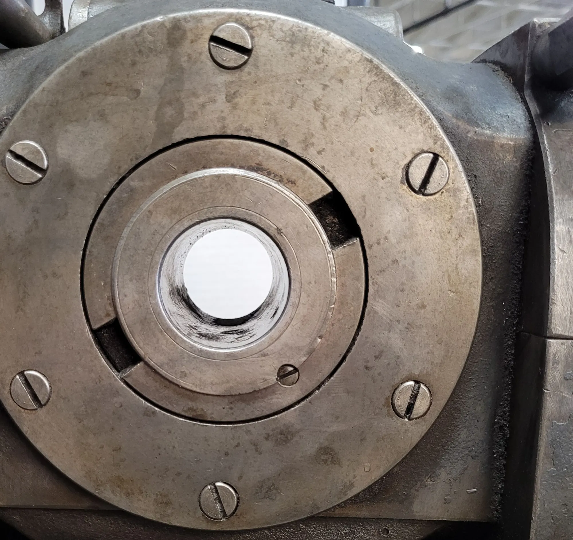 KEARNEY & TRECKER DIVIDING HEAD - undefined