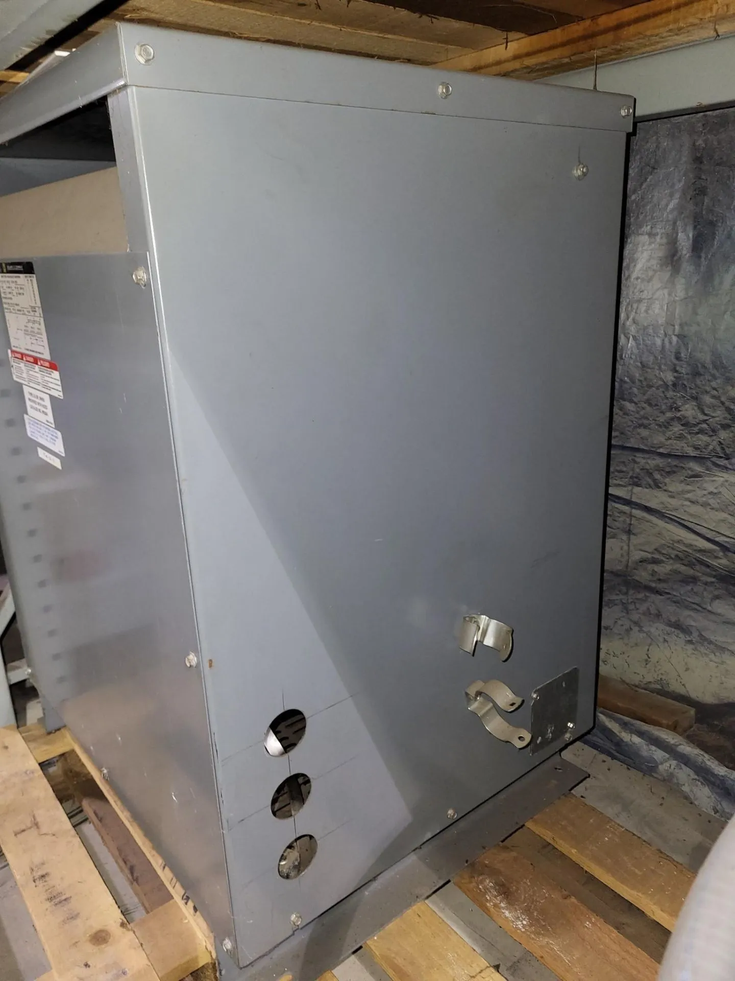SQUARE D 112T3H SORGEL 112.5 KVA 480V TO 208Y/120V 3 PHASE DRY-TYPE TRANSFORMER - undefined
