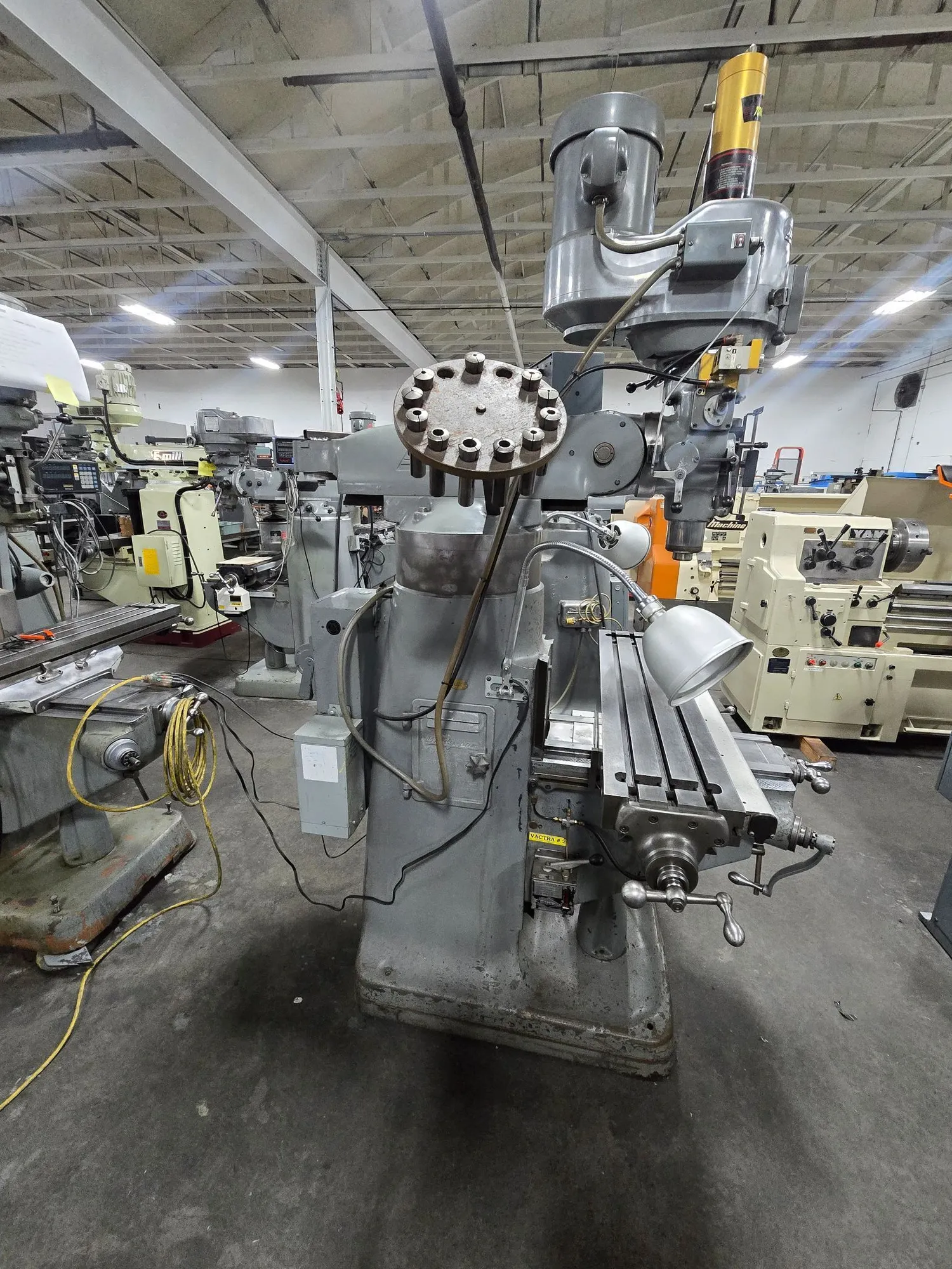 1986 BRIDGEPORT SERIES 1 VERTICAL MILL, 1.5HP, R-8 SPINDLE, 42X9" TABLE, 31"X/12"Y/16"Z TRAVEL. - undefined