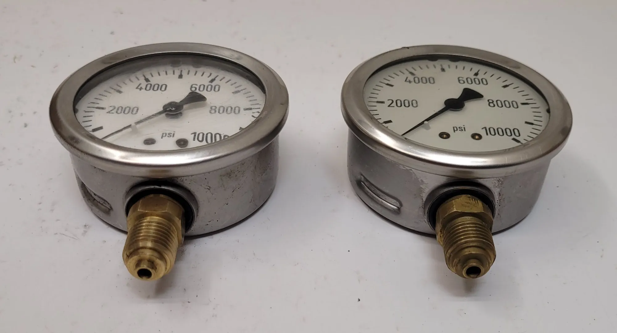 WIKA 213.53 2.5" LIQUID-FILLED PRESSURE GAUGE, 10000 PSI RANGE - undefined