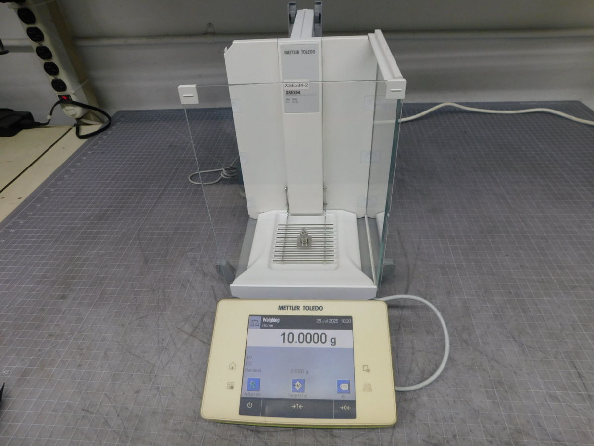 METTLER TOLEDO XSE204 ANALYTICAL BALANCE 220G X 0.1MG - undefined