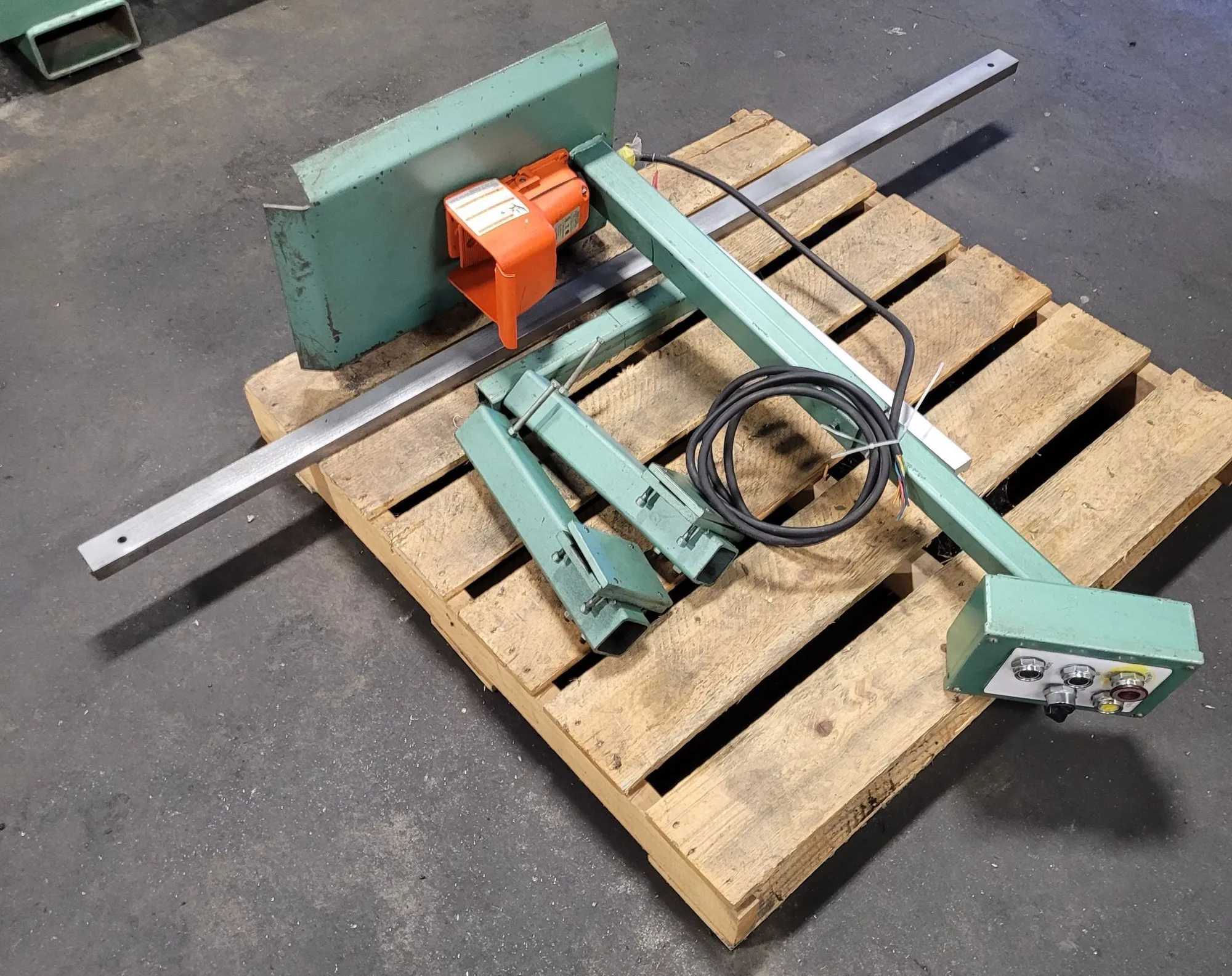 2010 BETENBENDER 6-70T HYDRAULIC PRESS BRAKE, 70 TONS CAPACITY, 6 FT WORKING LENGTH - undefined