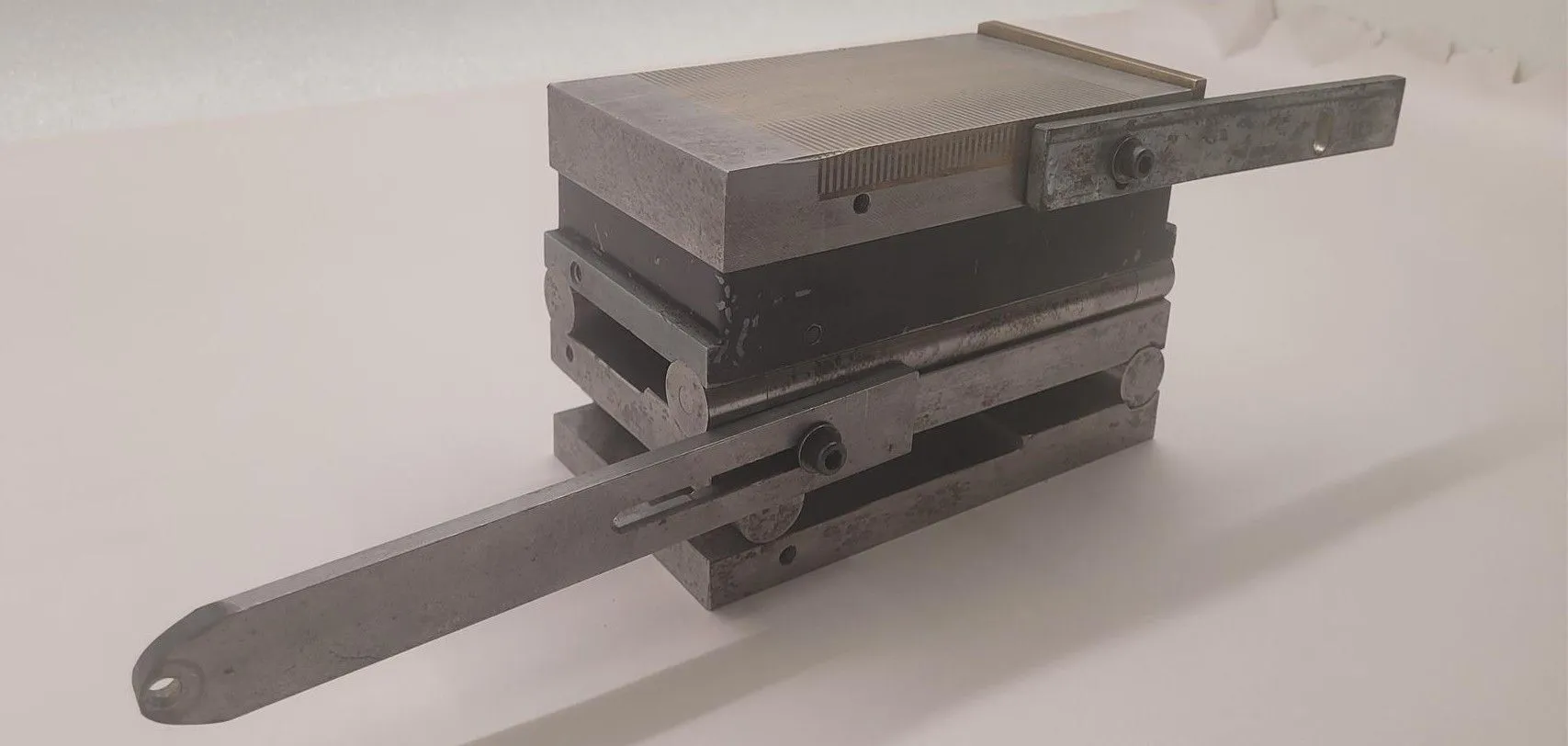 YUASA 601-407 PERMANENT MAGNETIC CHUCK (4"W X 7"L X 5"H) - undefined