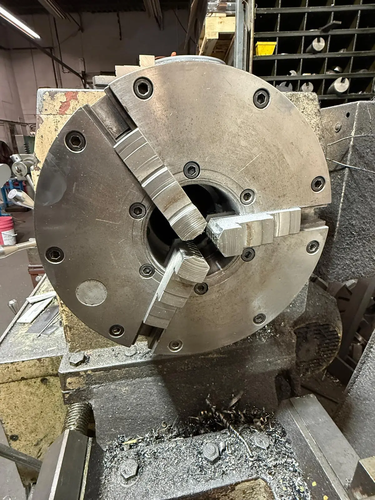GEMINIS GE-650 MANUAL ENGINE LATHE 27IN SWING 120IN DCC 15HP - undefined