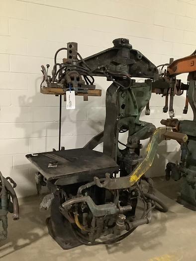 OSBORN 3161 ROTA-LIFT MOLDING MACHINE, TABLE 27.5X29IN, SQZ CYL 16IN, JOLT 2500LBS, WT 3550LBS - undefined