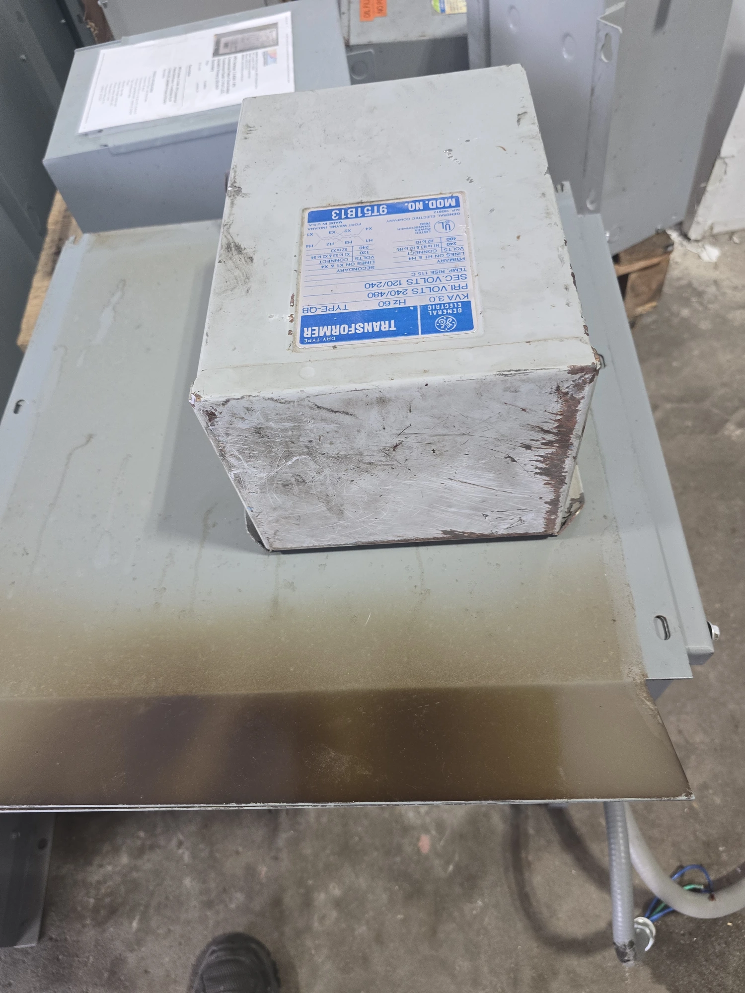 GE 9T51B13 TRANSFORMER, 3.0KVA, 1 PH, DRY TYPE, PRI 240/480V, SEC 120/240V - undefined