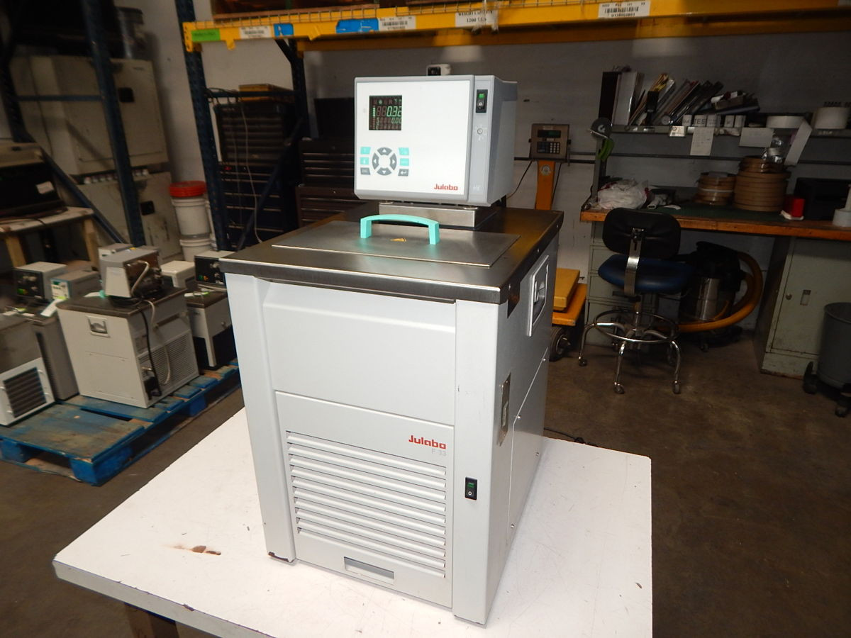 JULABO HE, F33 REFRIGERATED/HEATING CIRCULATOR - undefined