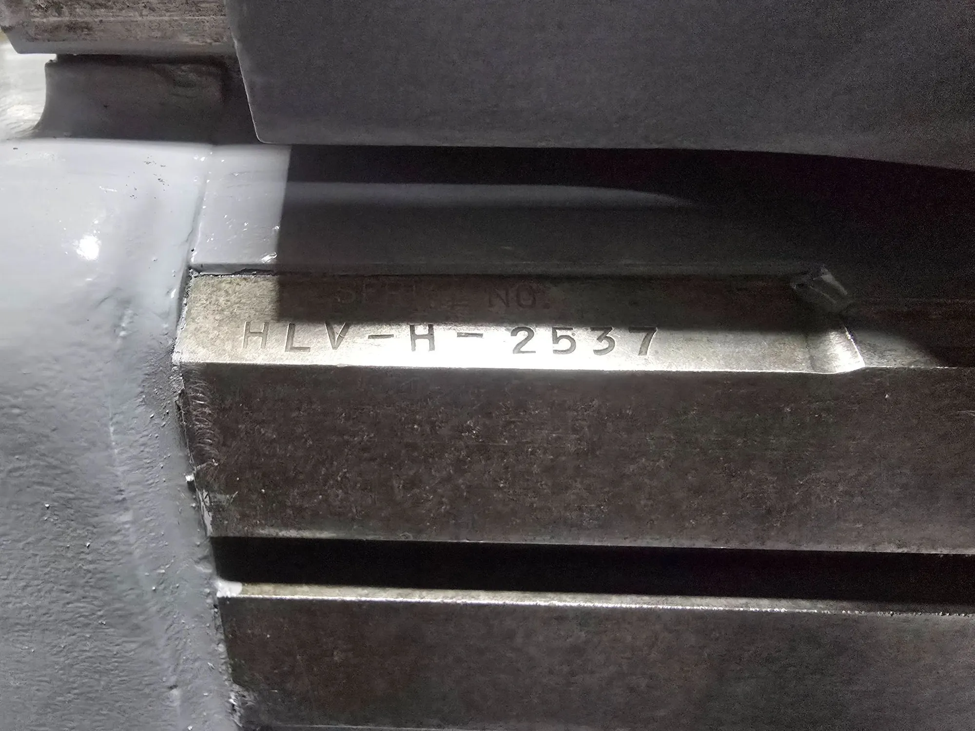 HARDINGE TFB-H TOOLROOM LATHE, 11" SWING, 18" CTRS, 1.5 HP, 125-3000 RPM - undefined