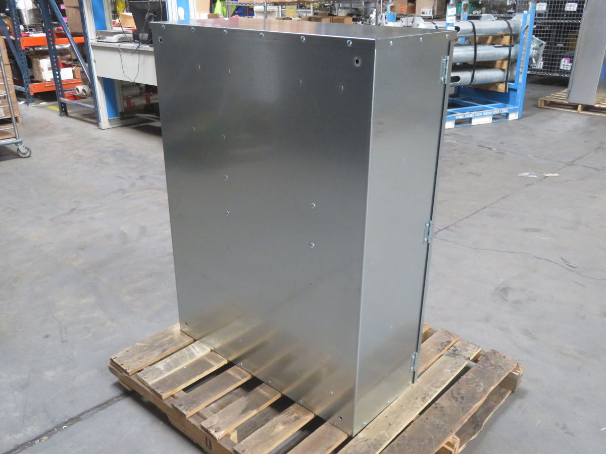AMP WECT8-3L6 SS LOADCENTER ENCLOSURE - undefined