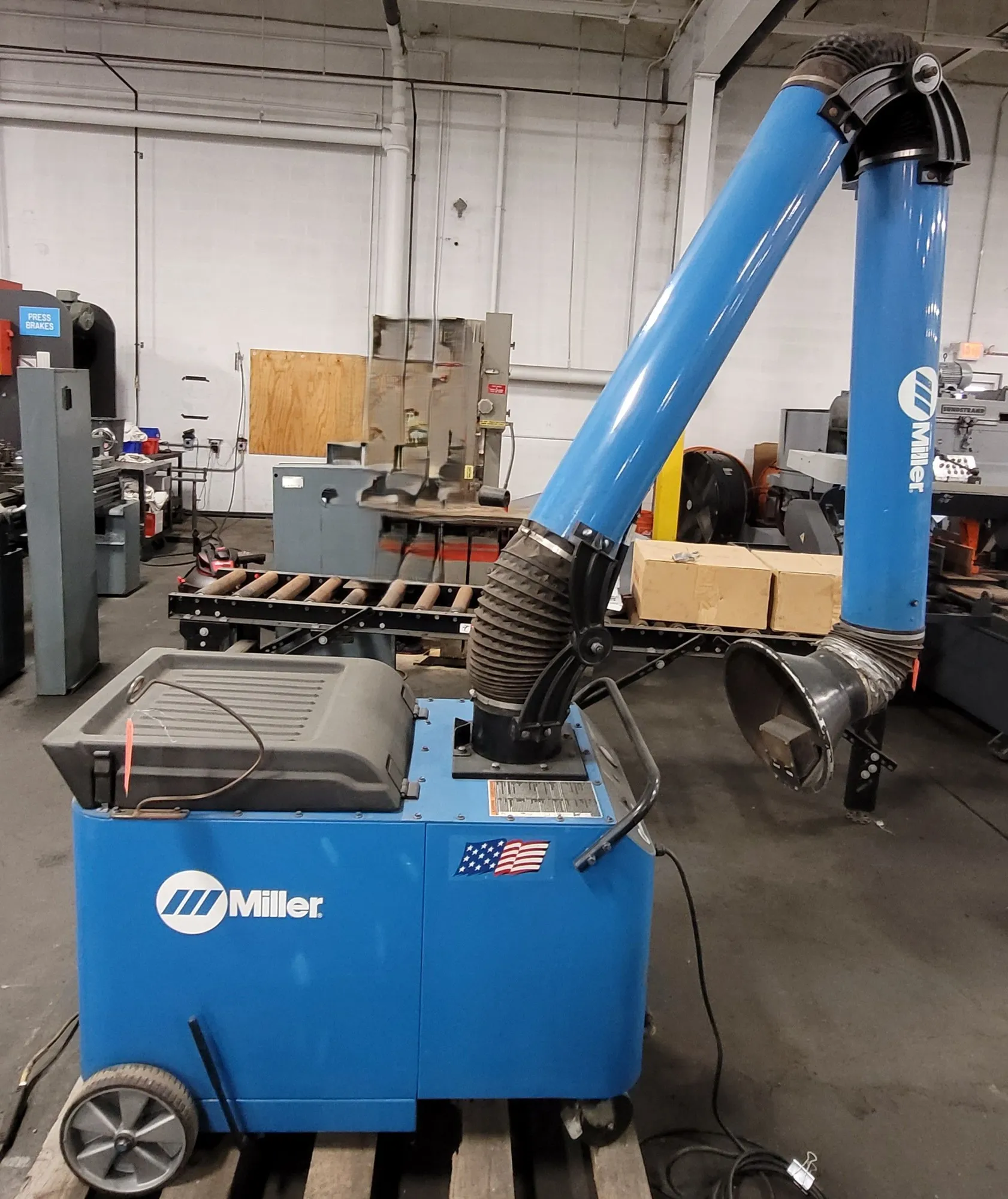 MILLER MWK-S FUME EXTRACTOR WITH SEMI-AUTOMATIC FILTER CLEANING SYSTEM - undefined