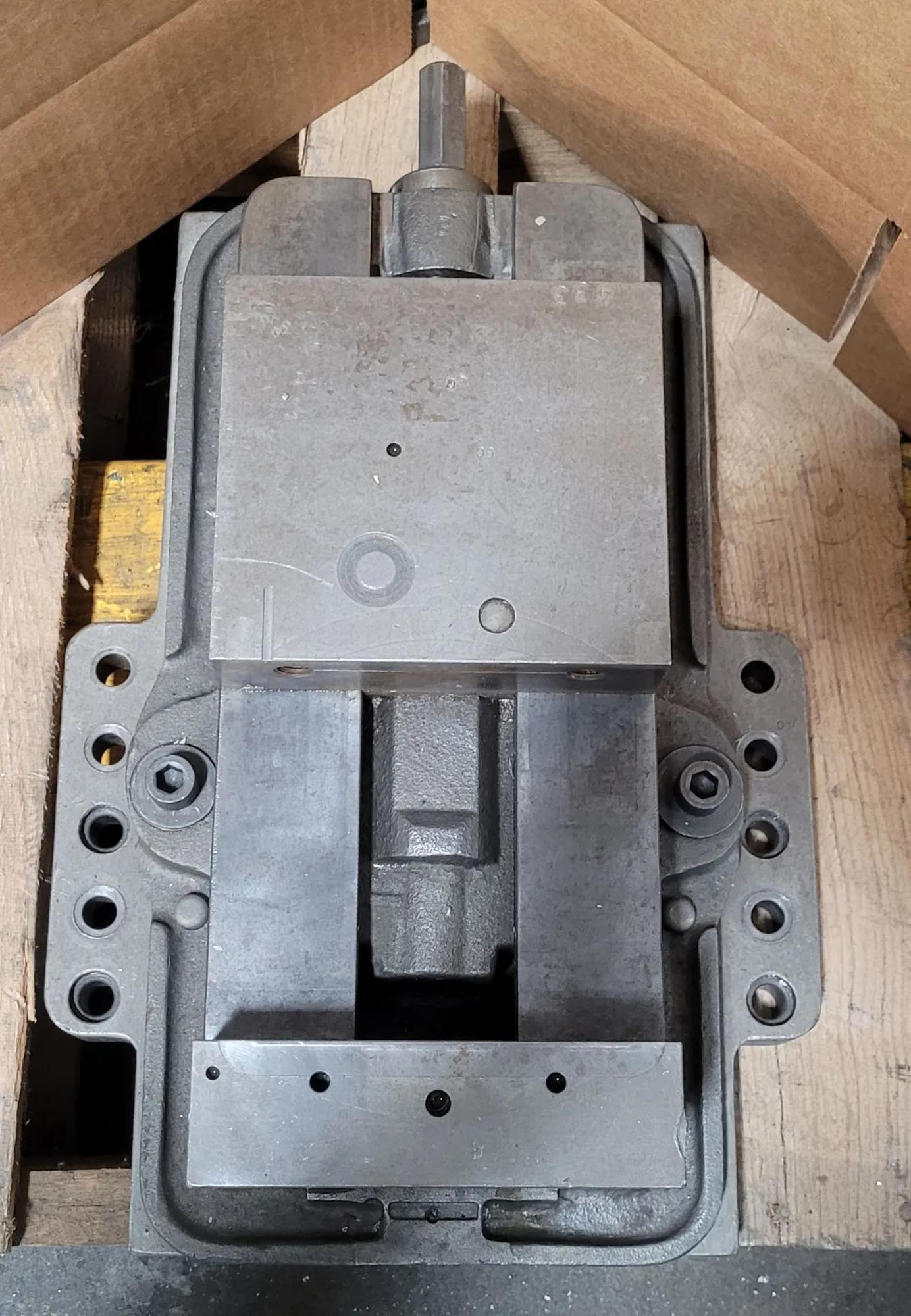 KURT D60 MACHINIST VISE 6" JAW OPENING - undefined
