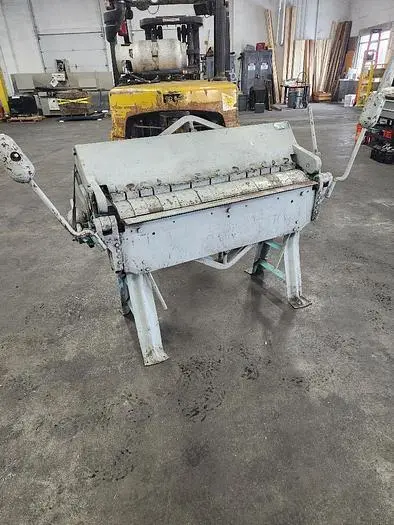 CHICAGO DRIES & KRUMP #31 BOX & PAN FINGER BRAKE (4' X 14 GAUGE) - undefined