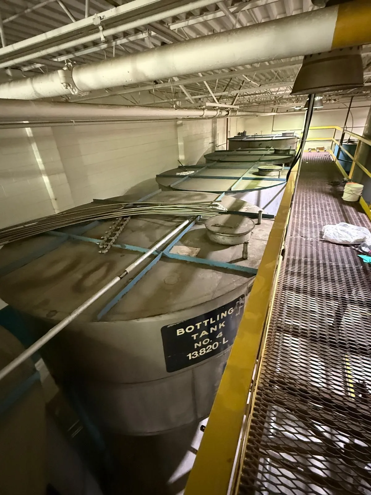 SPARLING BOTTLING & PROCESS STORAGE TANK, 13800L, CONE-BOTTOM, 120X120X67IN - undefined